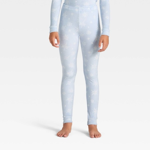 Cat & Jack Snowflake Pajama Set - Picture 8 of 9